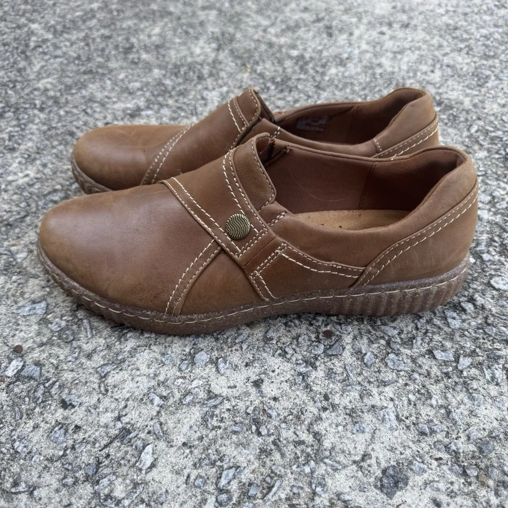 Clarks Brown Caroline Pearl Slip-On Flats Women's Sz 9 Loafer Dark Tan Leather
